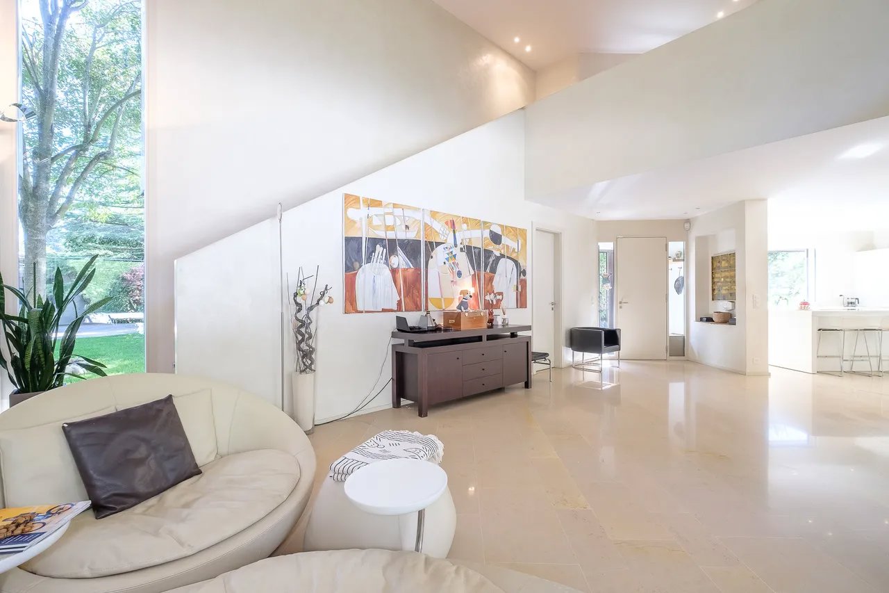Propriété D'architecte Privée Et Sans Nuisances, Conches (Ge)