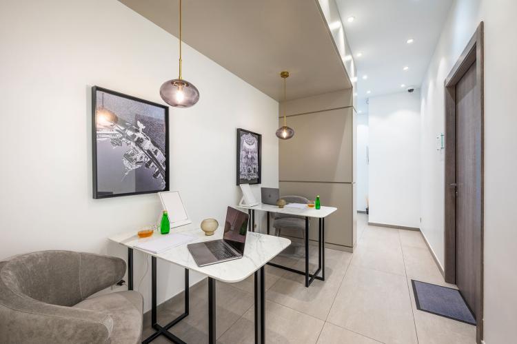JARDIN EXOTIQUE: bureau de 14m2 en location