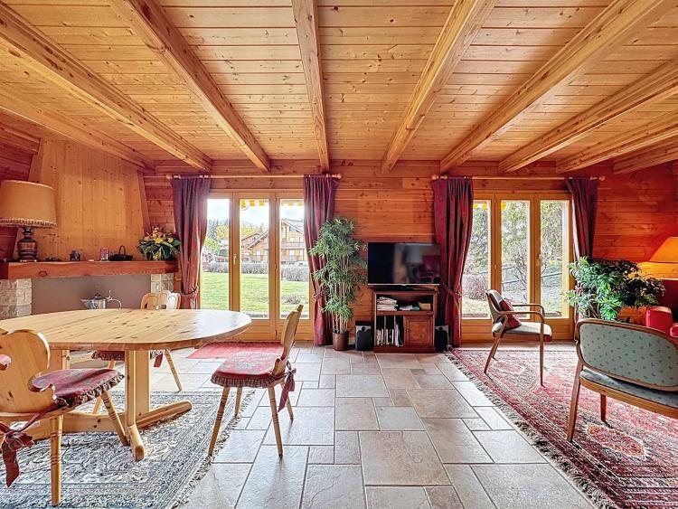 Domaine avec 2 chalets individuels reliés par les sous-sols