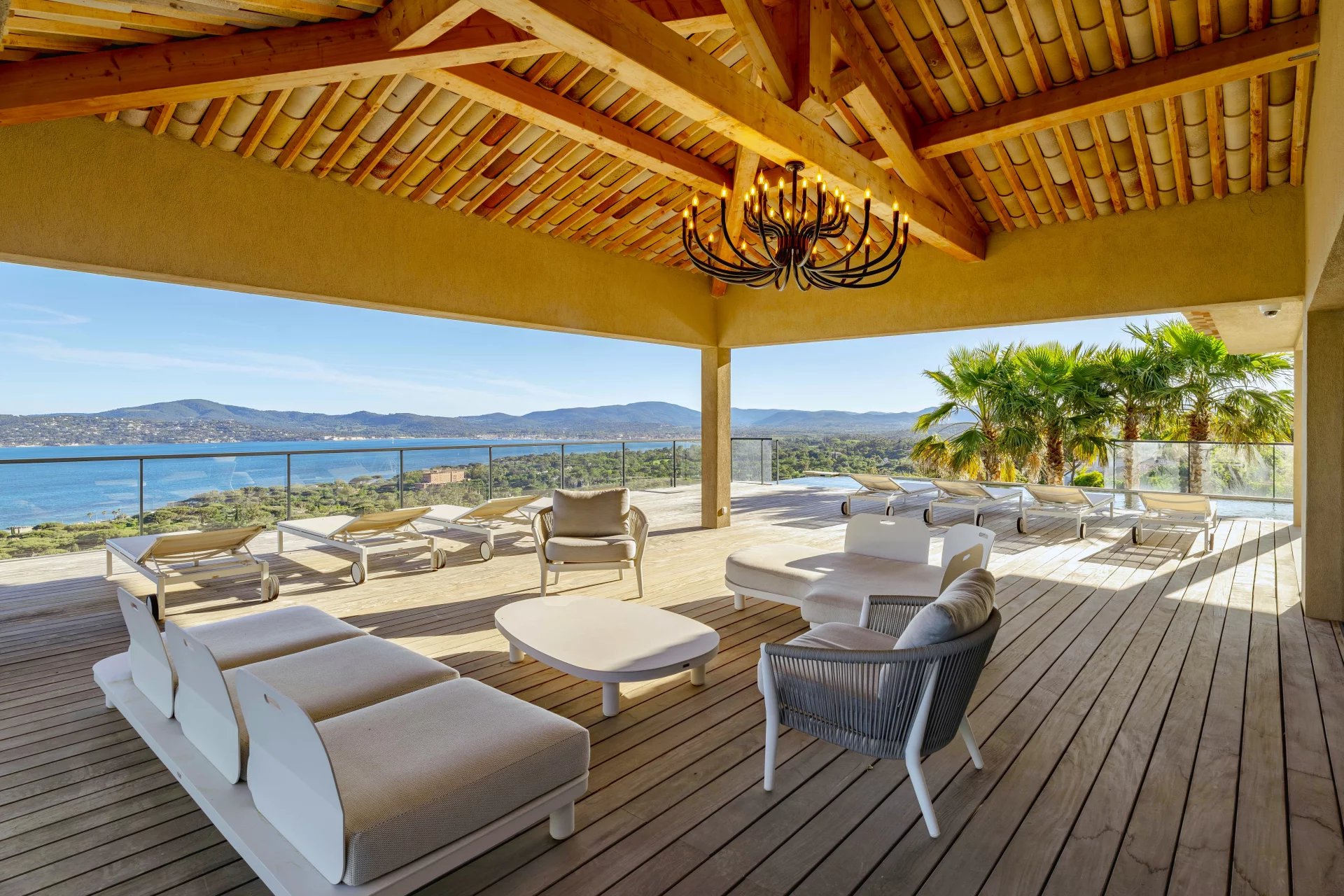 Villa neuve avec vue mer panoramique à vendre à Beauvallon