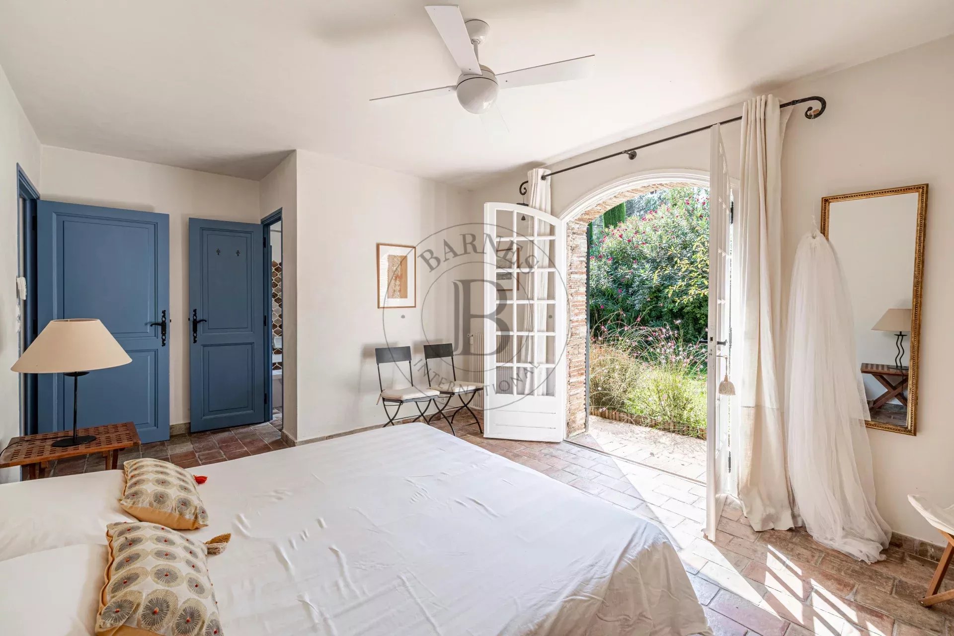 PROCHE MOUGINS – MAS EN PIERRE