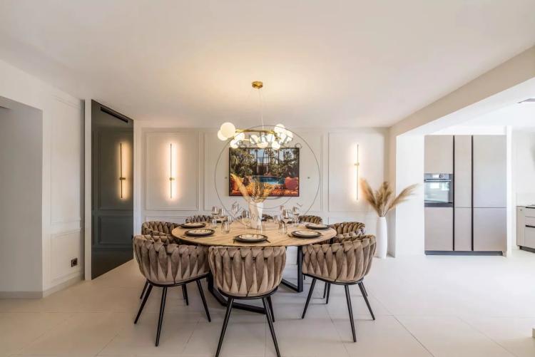 MOUGINS – VILLA RÉNOVÉE AU CALME AVEC VUE PANORAMIQUE – À PIED DES COMMERCES