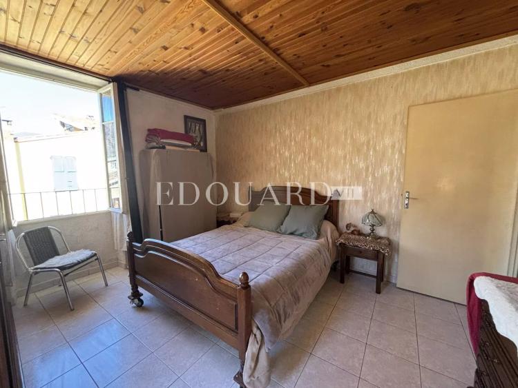 En exclusivité grand trois pièces à vendre, situé au cœur du célèbre village historique de Sospel