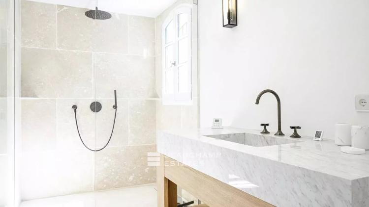 Villa neuve chic à deux pas du centre de Saint-Tropez et de la plage des Canoubiers