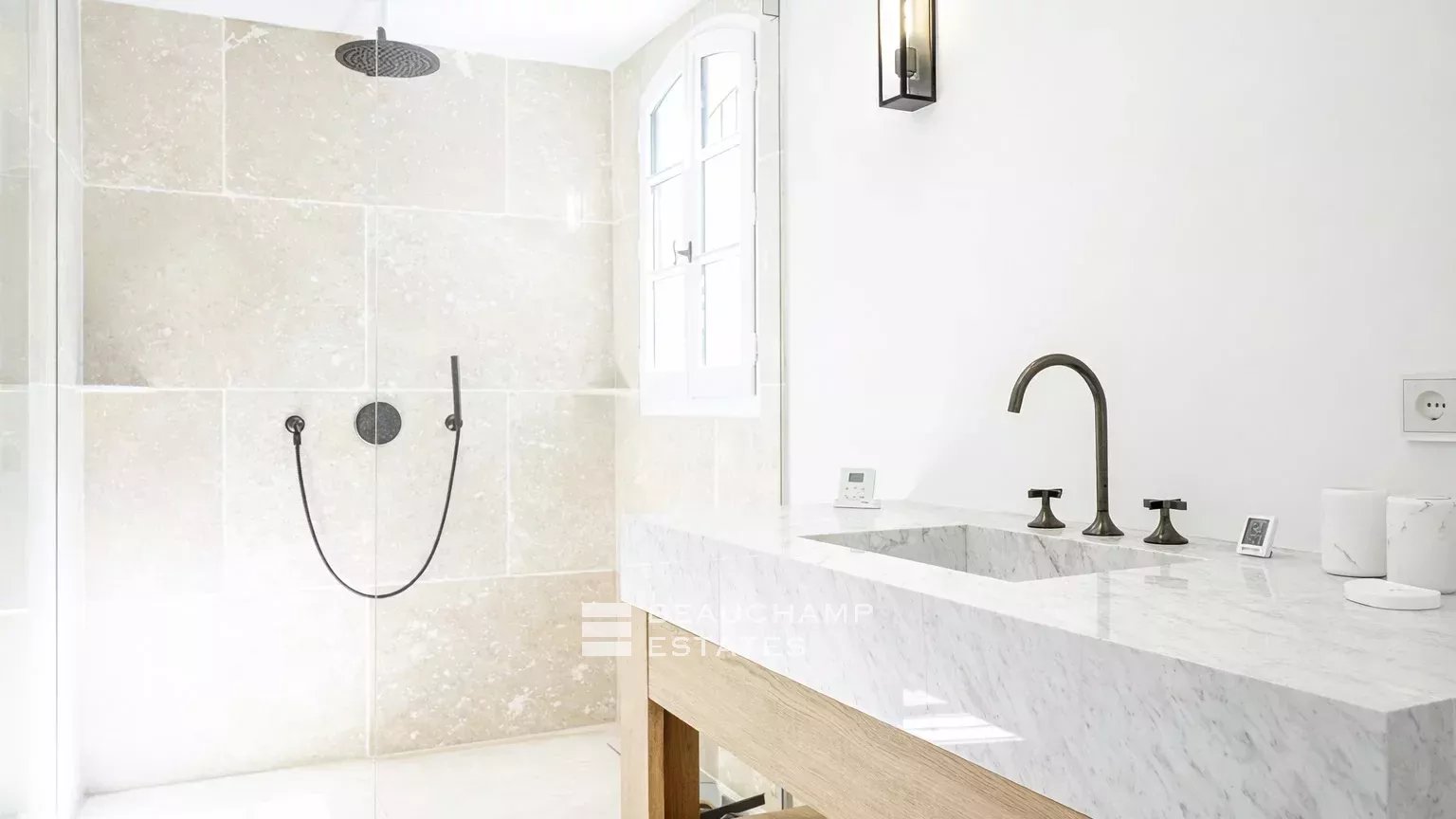 Villa neuve chic à deux pas du centre de Saint-Tropez et de la plage des Canoubiers