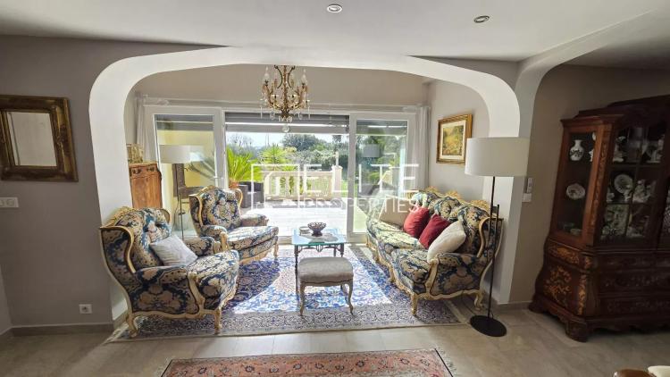 MAISON 9 PIÈCES DE 300 m² + GARAGE – CABRIS
