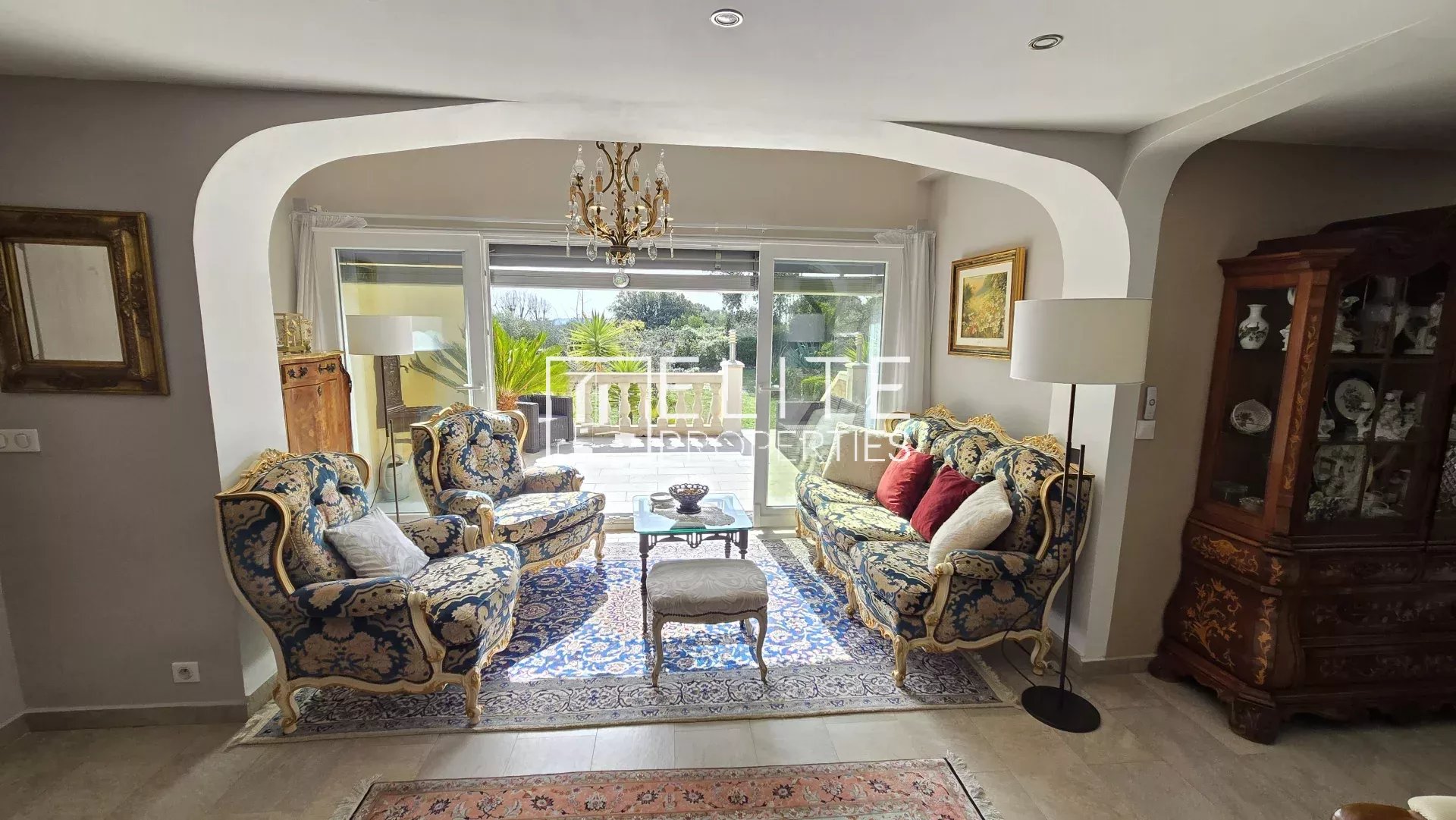 MAISON 9 PIÈCES DE 300 m² + GARAGE – CABRIS