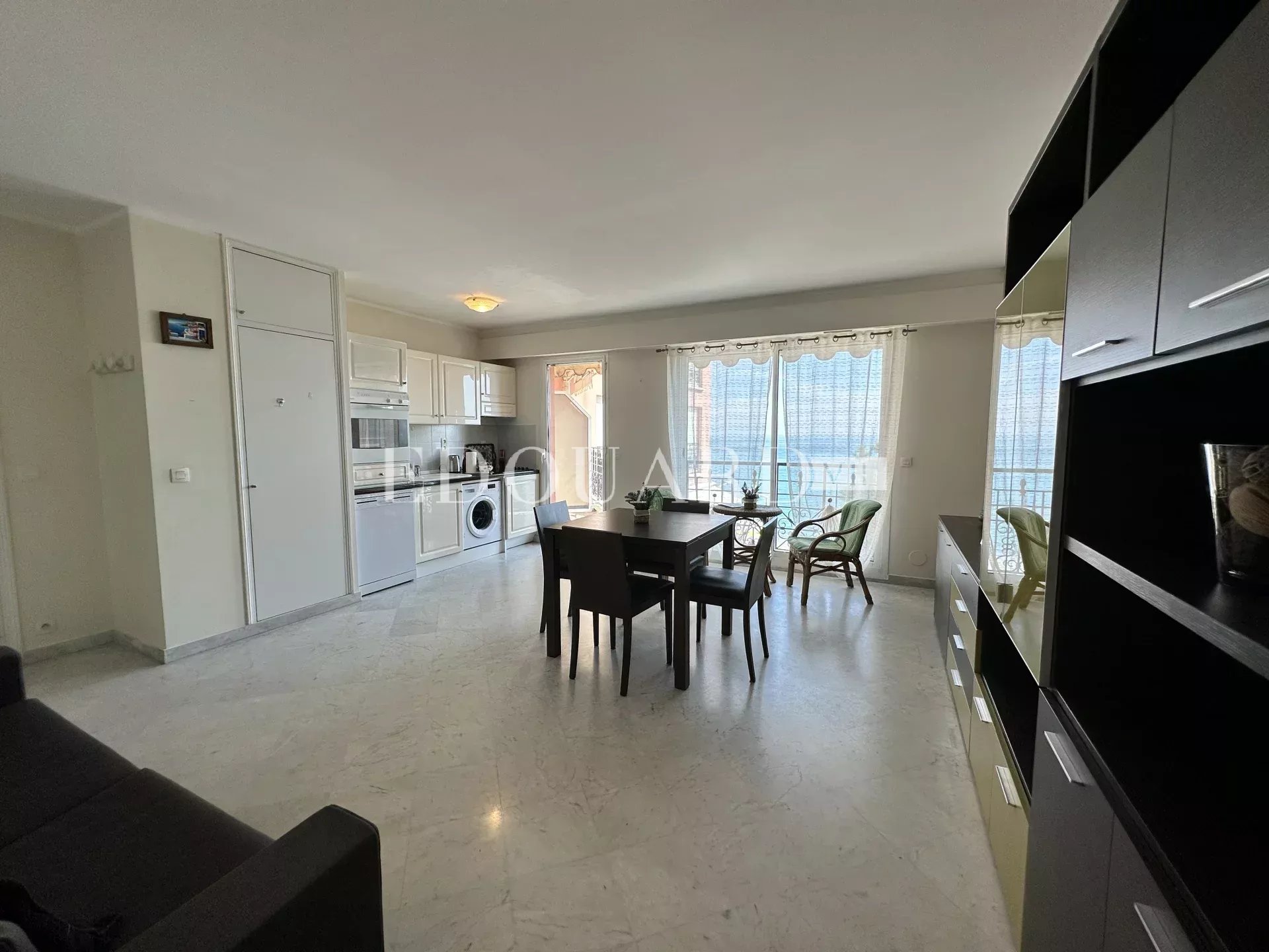 Deux pièces à vendre dans résidence de grand standing avec conciergerie, piscine, sauna et salle de sport