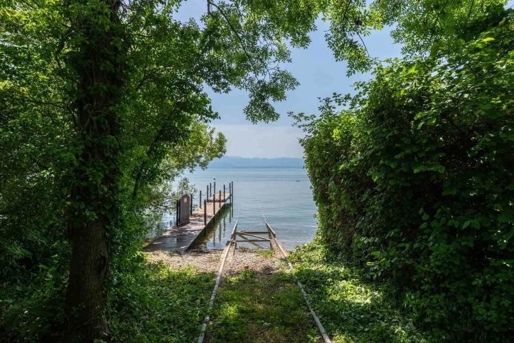 Propriété Rare Et Exclusive Au Bord De L'eau