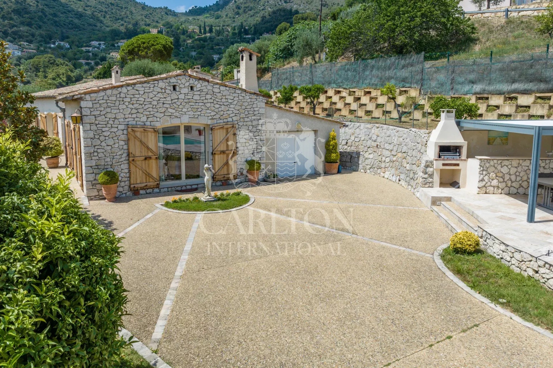 Havre de paix, proche de Nice, villa avec piscine