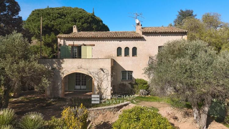 Propriété 5 chambres à rénover avec vue mer panoramique - Cannes - La Croix-des-Gardes