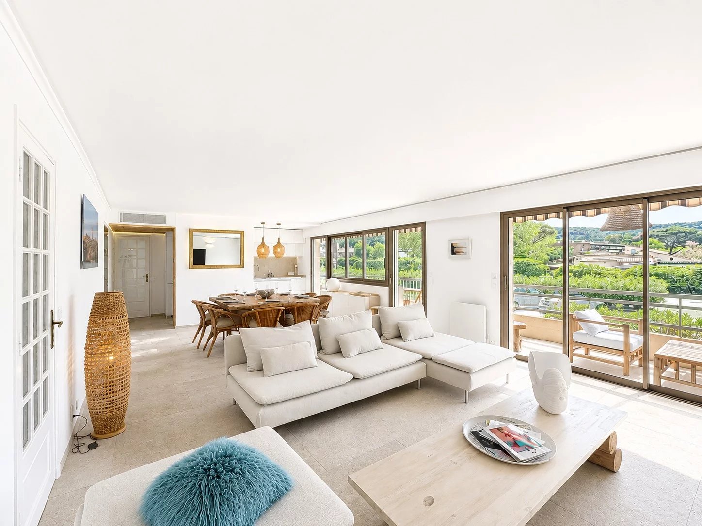SAINT-TROPEZ — PIEDS DANS L’EAU VUE MER 3 CHAMBRES