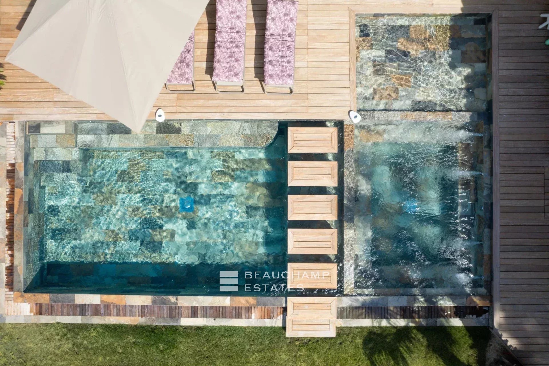 Nouvelle villa de luxe dans domaine privatif au centre de Saint-Tropez