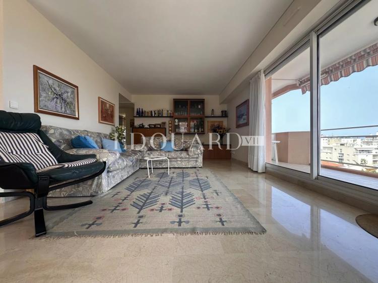 En exclusivité trois pièces avec vaste terrasse, splendide vue mer et double garage, dans immeuble de standing