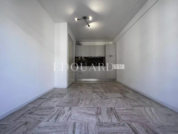 Deux pièces à vendre en bon état avec terrasse et possibilité garage, exclusivité