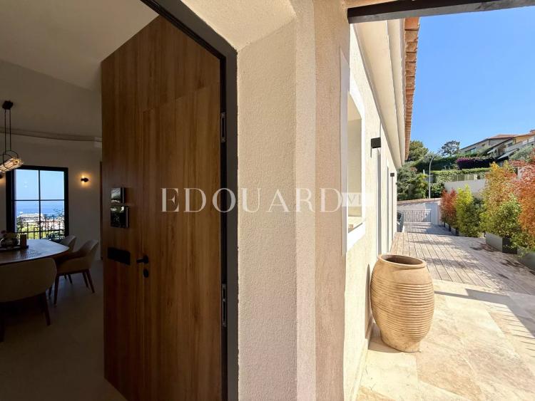Superbe villa contemporaine avec piscine, une oasis de lumière au cœur de Roquebrune Cap Martin