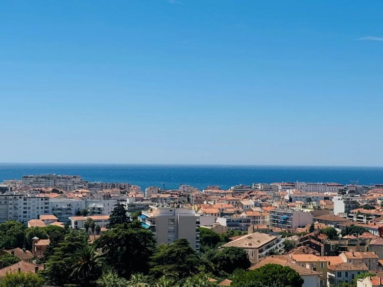 APPARTEMENT D'EXCEPTION 4 PIECES 147m² VUE MER PANORAMIQUE
