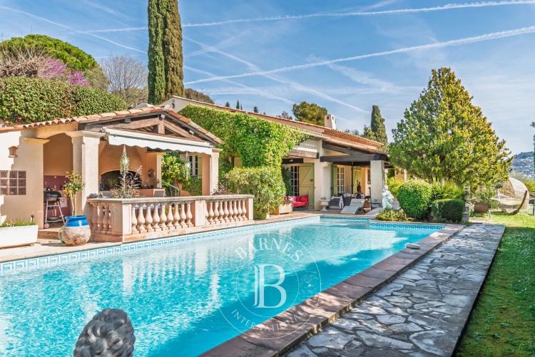 Grasse Saint-Jean - Villa avec appartement indépendant en position dominante vue mer au calme