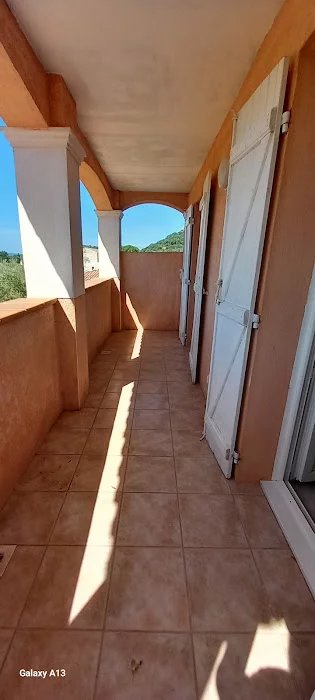 MAISON AVEC 2 APPARTEMENTS -  VIDAUBAN (83)