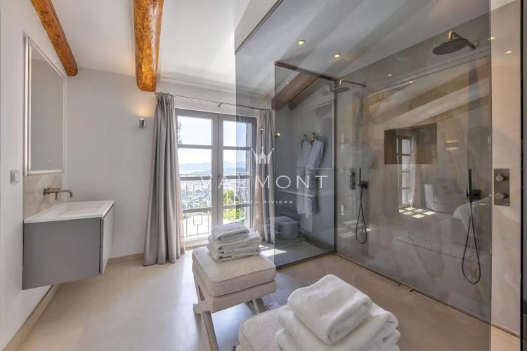 Une élégante maison moderne de 5 chambres à Cannes