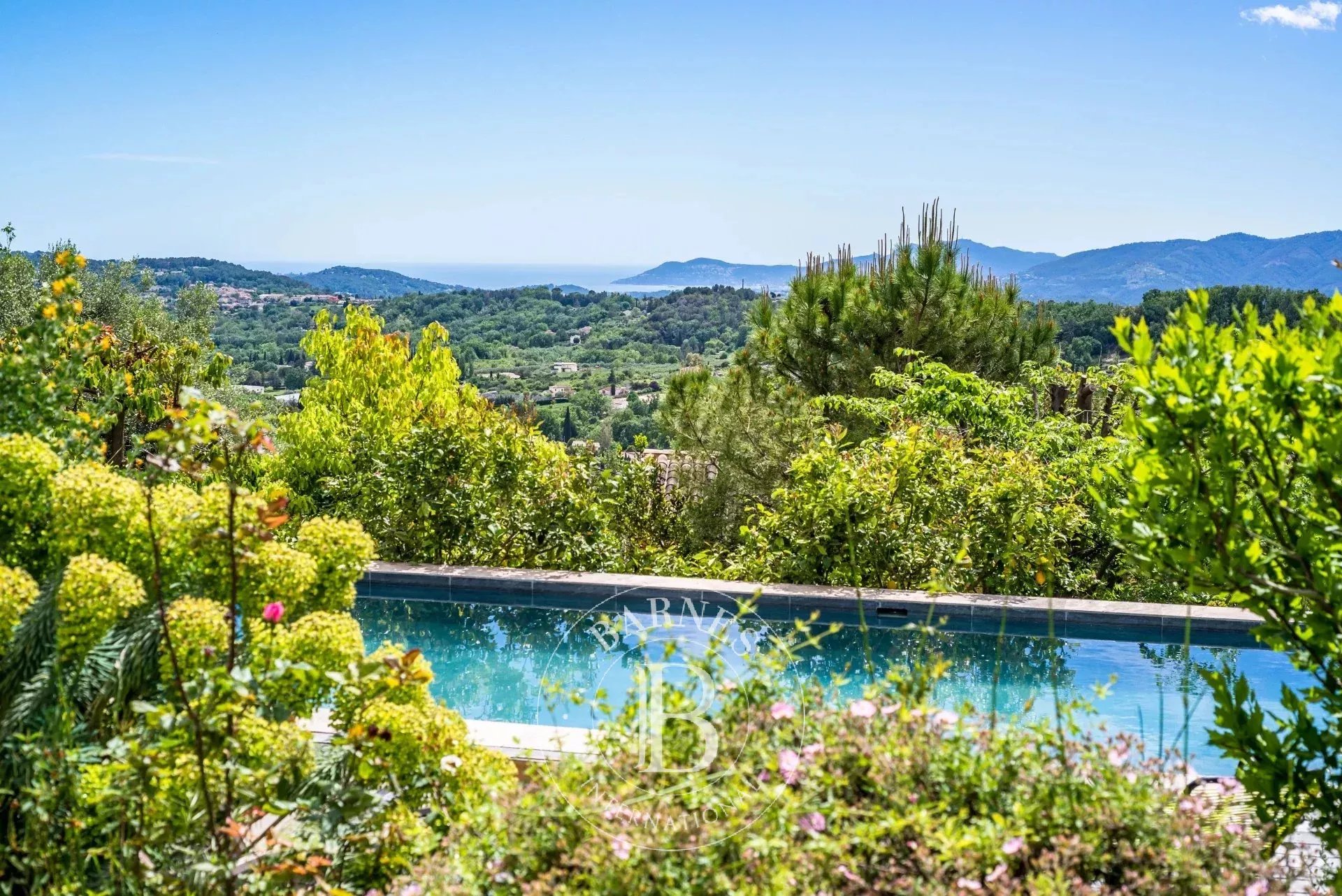 Chateauneuf-Grasse - Mas Contemporain avec Vue Mer, 5 Chambres