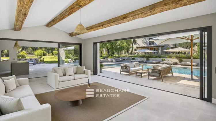 Exclusivité - Domaine fermé de 12 chambres  avec piscine  - Valbonne