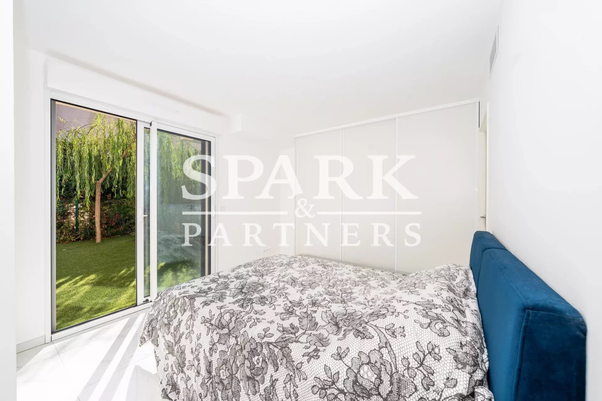 Roqbrune Cap Martin - Moderne appartement de 3 pièces avec jardin