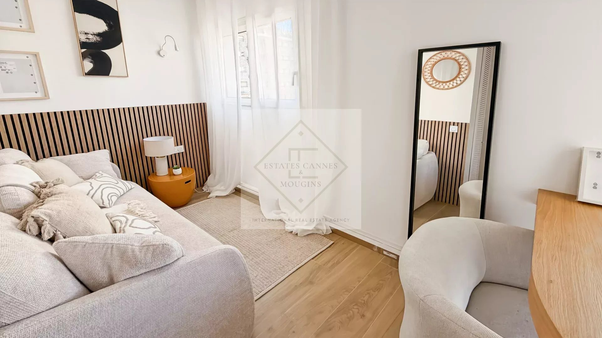 Appartement 3 pièces entièrement rénové – Cannes Palm Beach