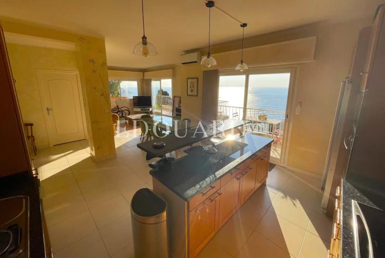 En exclusivité superbe trois pièces de 81 m² avec magnifique vue mer panoramique et parking