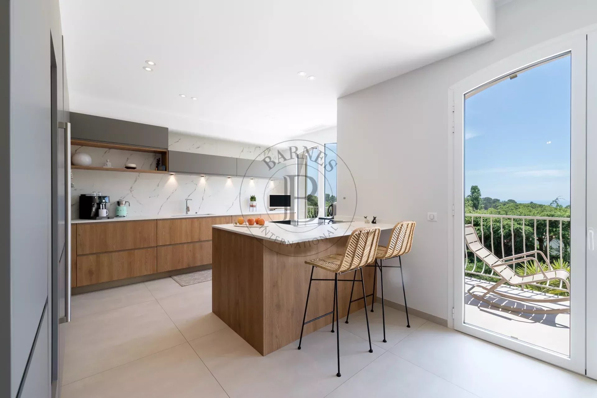 LA ROQUETTE-SUR-SIAGNE – VILLA FAMILIALE RÉNOVÉE – APERÇU MER