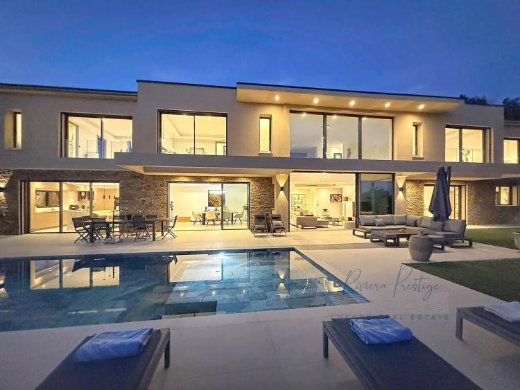 OPIO: Contemporaine dans domaine privé avec vue sur le golf et le vieux village