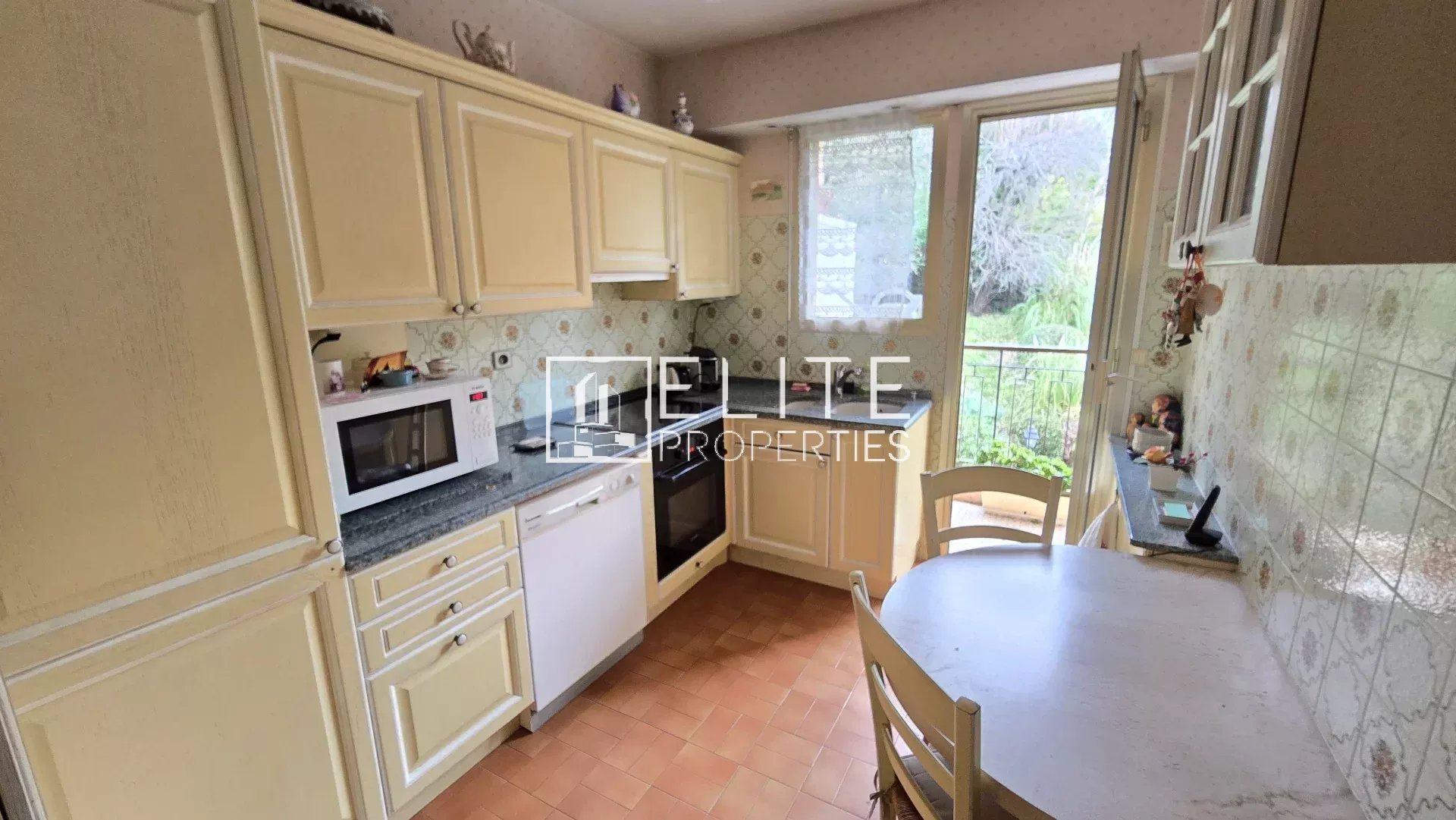 APPARTEMENT 3 PIÈCES DE 71 m² + 2 PARKINGS – VENCE