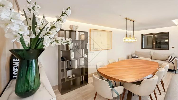 Cannes – Croisette : Appartement d’exception dans résidence historique avec vue mer panoramique