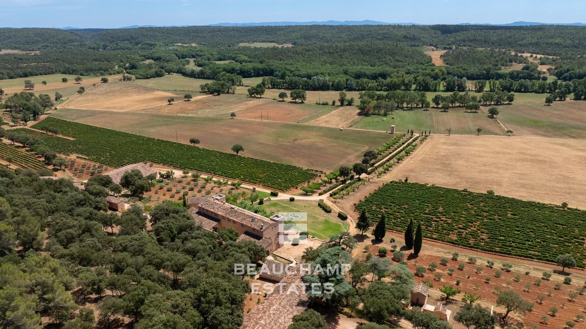 Château avec domaine viticole