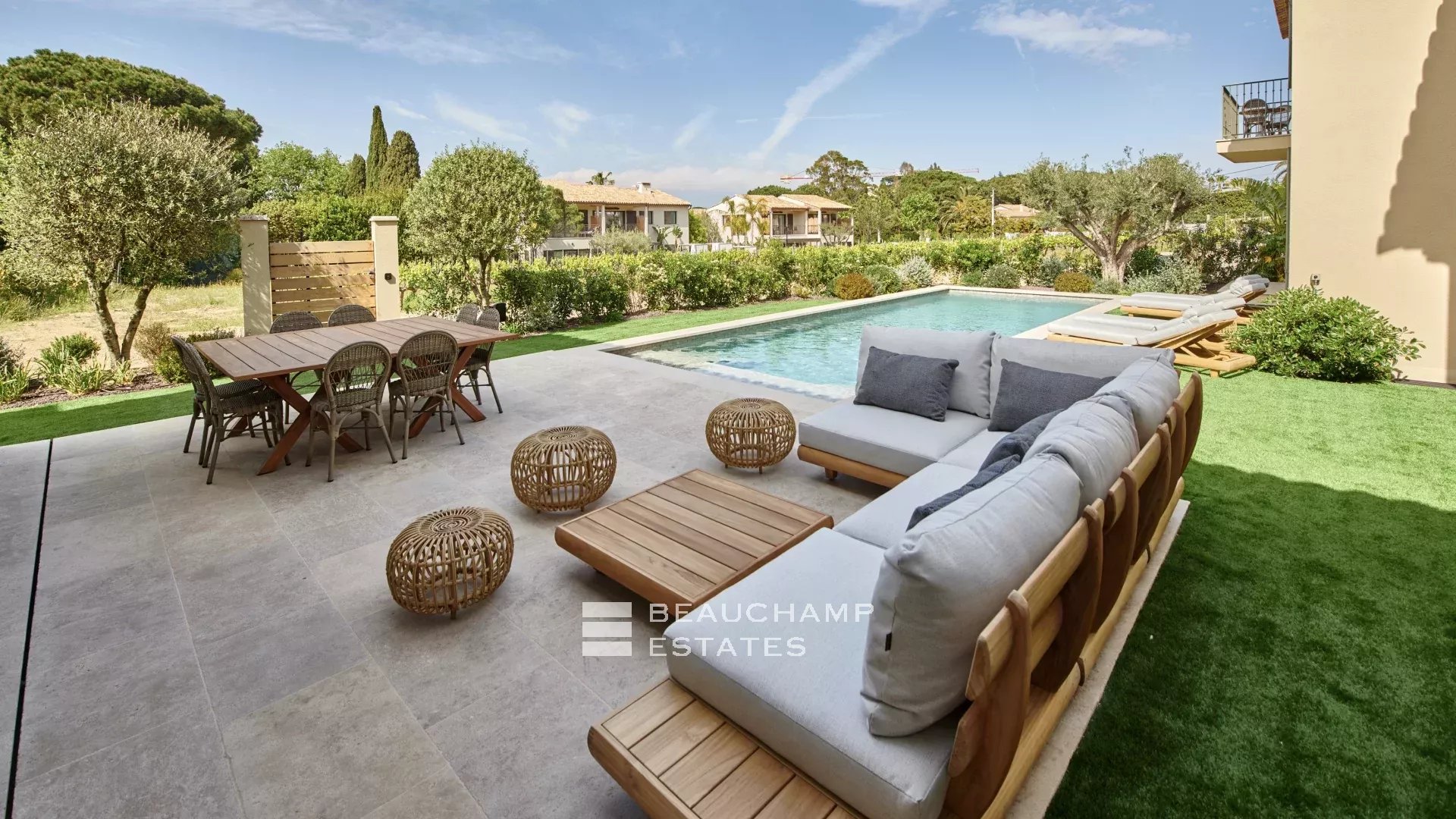 Prestigieuse villa à pieds du centre de Saint-Tropez, entourée de vignes