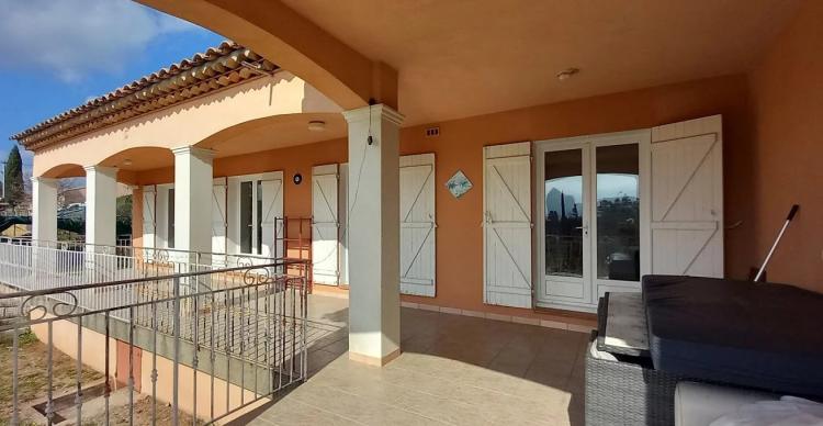 MAISON AVEC 2 APPARTEMENTS -  VIDAUBAN (83)