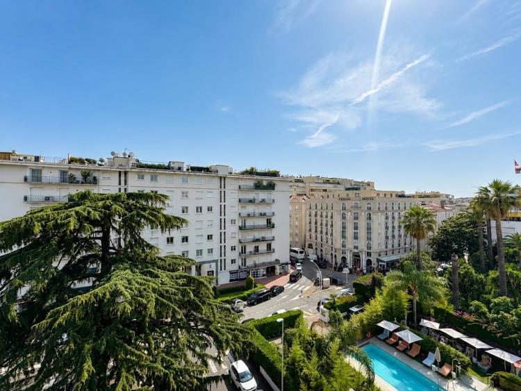 APPARTEMENT T3 AVEC GRANDE TERRASSE D'ANGLE BANANE