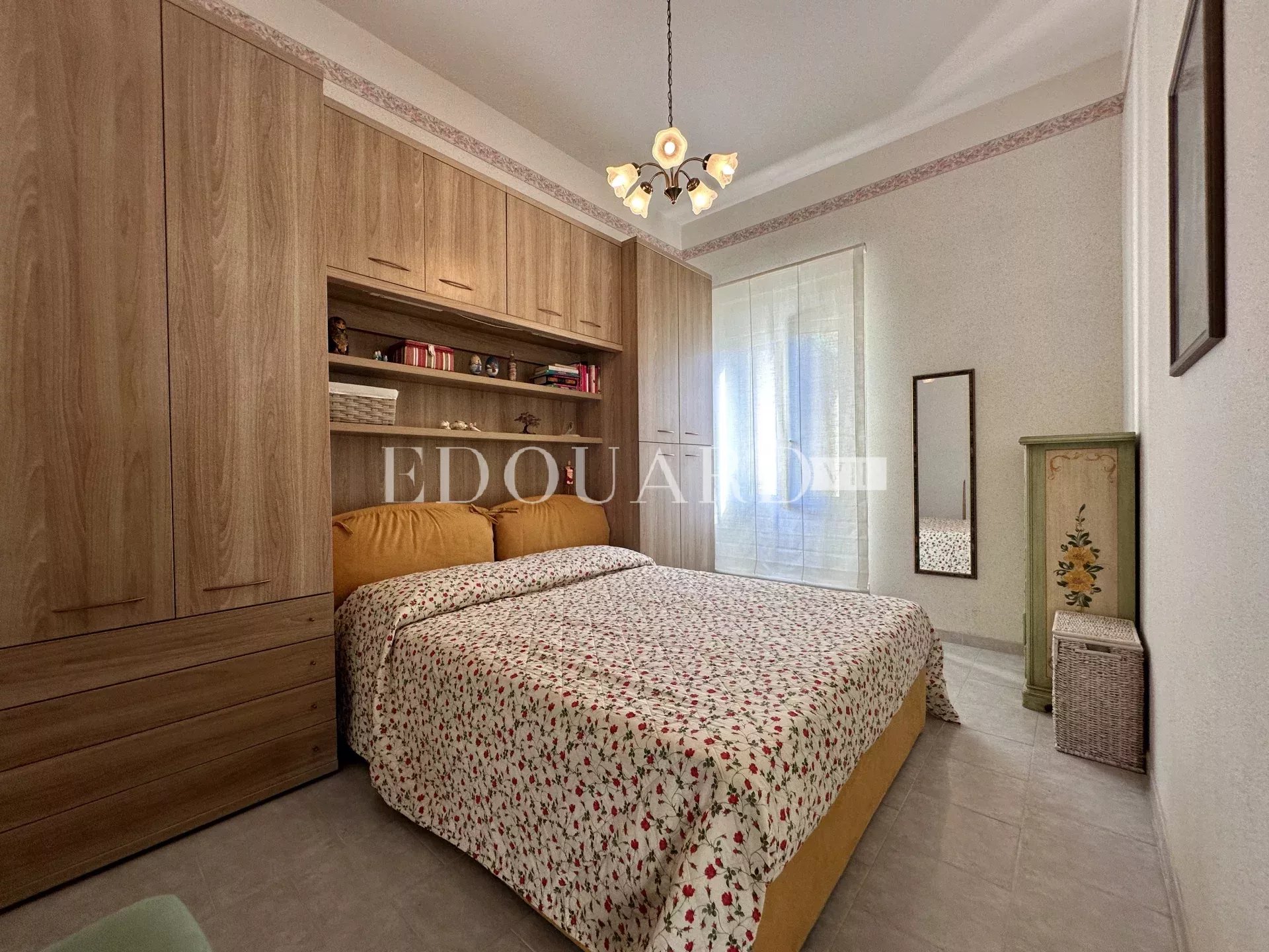 En exclusivité deux pièces avec terrasse et vue panoramique, au cœur du splendide quartier de Garavan