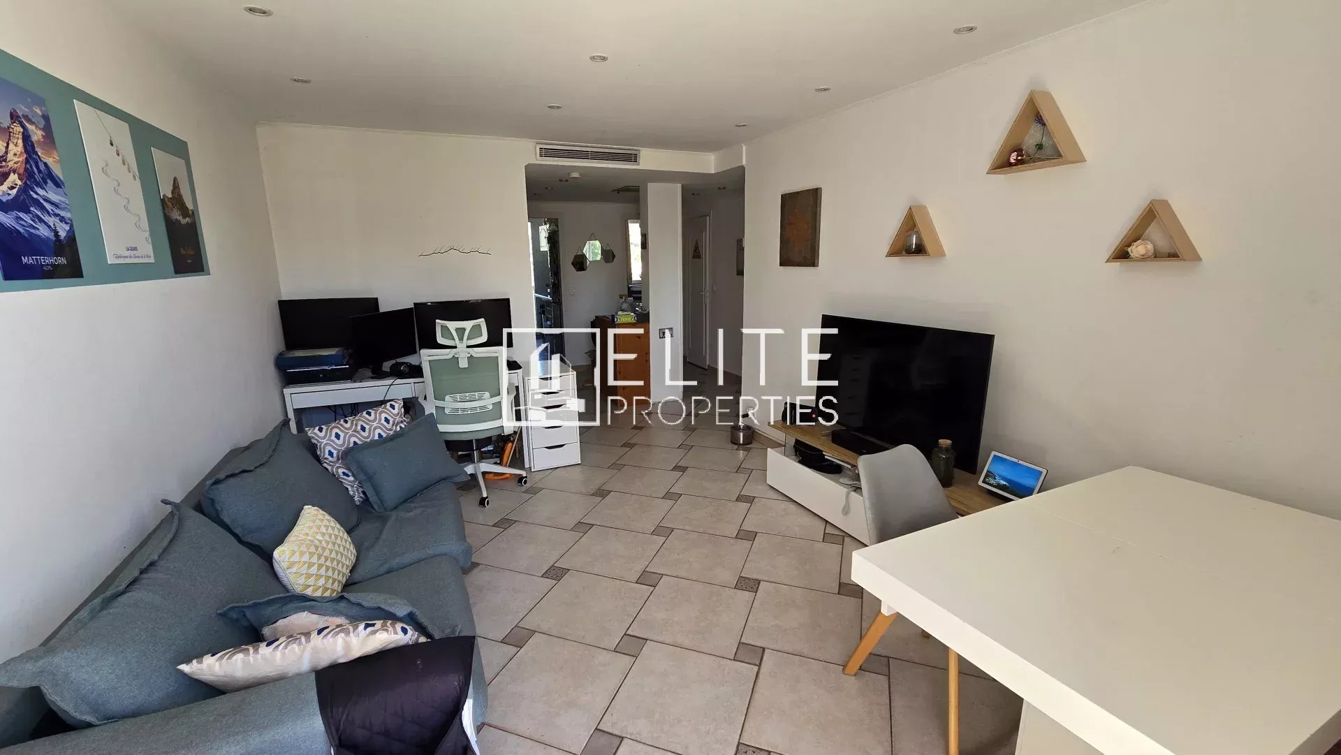 APPARTEMENT 3 PIÈCES DE 54 m² – DERNIER ÉTAGE – GARAGE PARKING & CAVE – LE CANNET