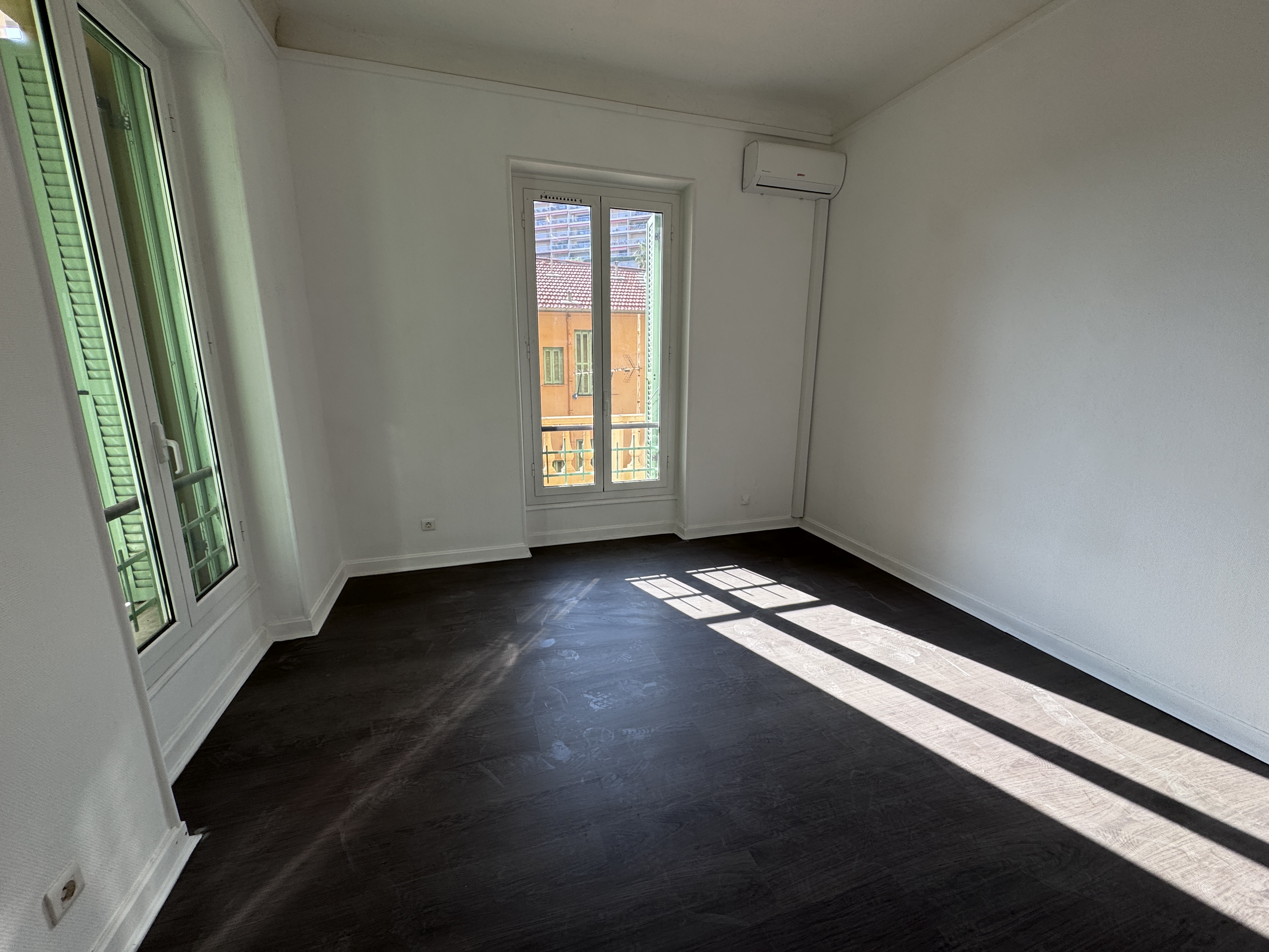 MENTON | GRAND APPARTEMENT DE 3 PIÈCES PROCHE DU CENTRE