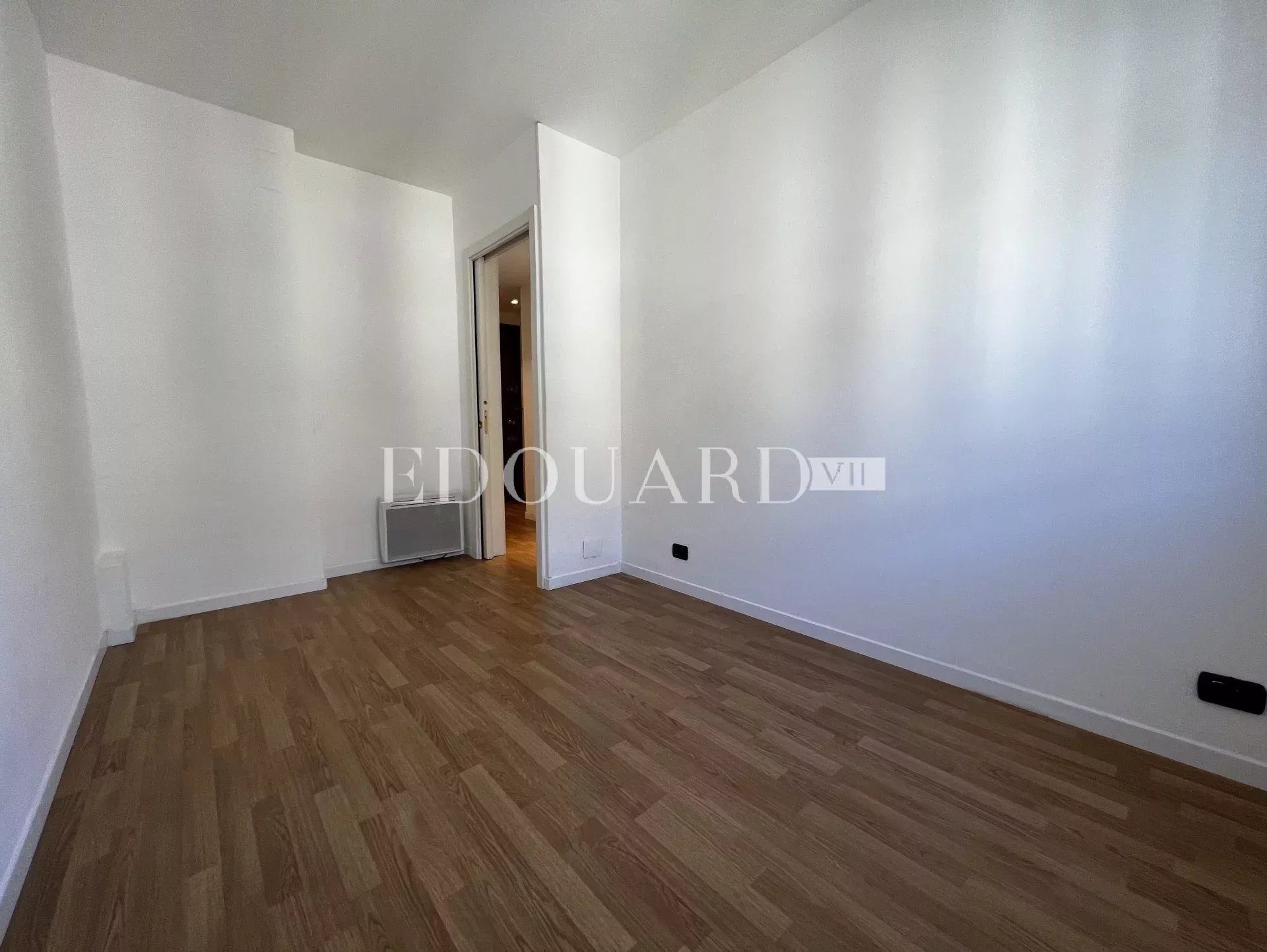 Deux pièces à vendre en bon état avec terrasse et possibilité garage, exclusivité