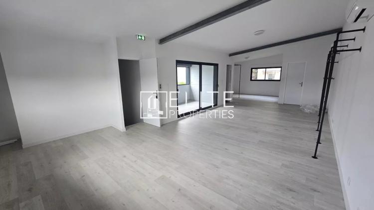 LOCAL COMMERCIAL DE 83m² + PARKINGS MOUGINS