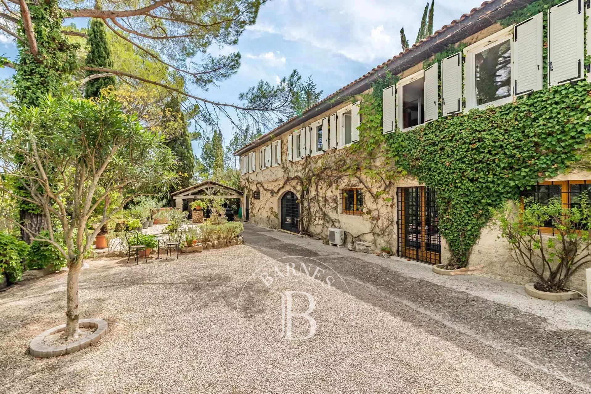 Grasse - Charmante propriété avec vue dégagée - Maison d'amis