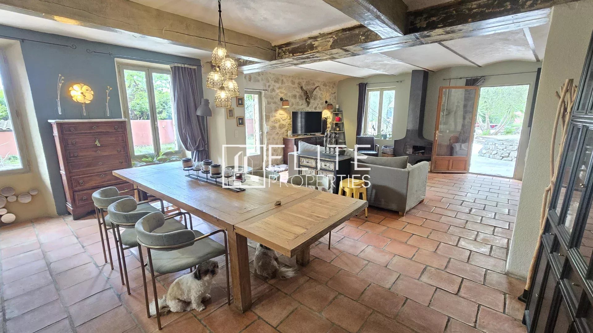 MAISON EN PIERRE 233m² & PISCINE + DÉPENDANCES - GRASSE