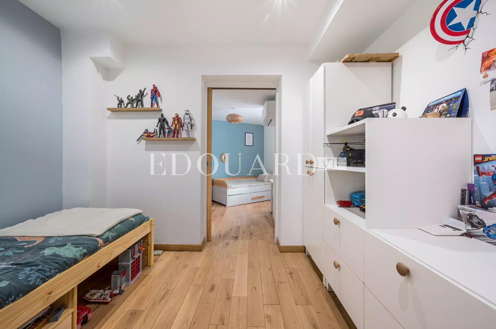Sur la commune de Villefranche sur Mer,  charmant trois/quatre pièces à vendre avec grande terrasse