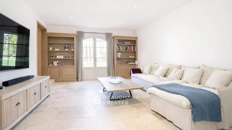 Villa neuve chic à deux pas du centre de Saint-Tropez et de la plage des Canoubiers