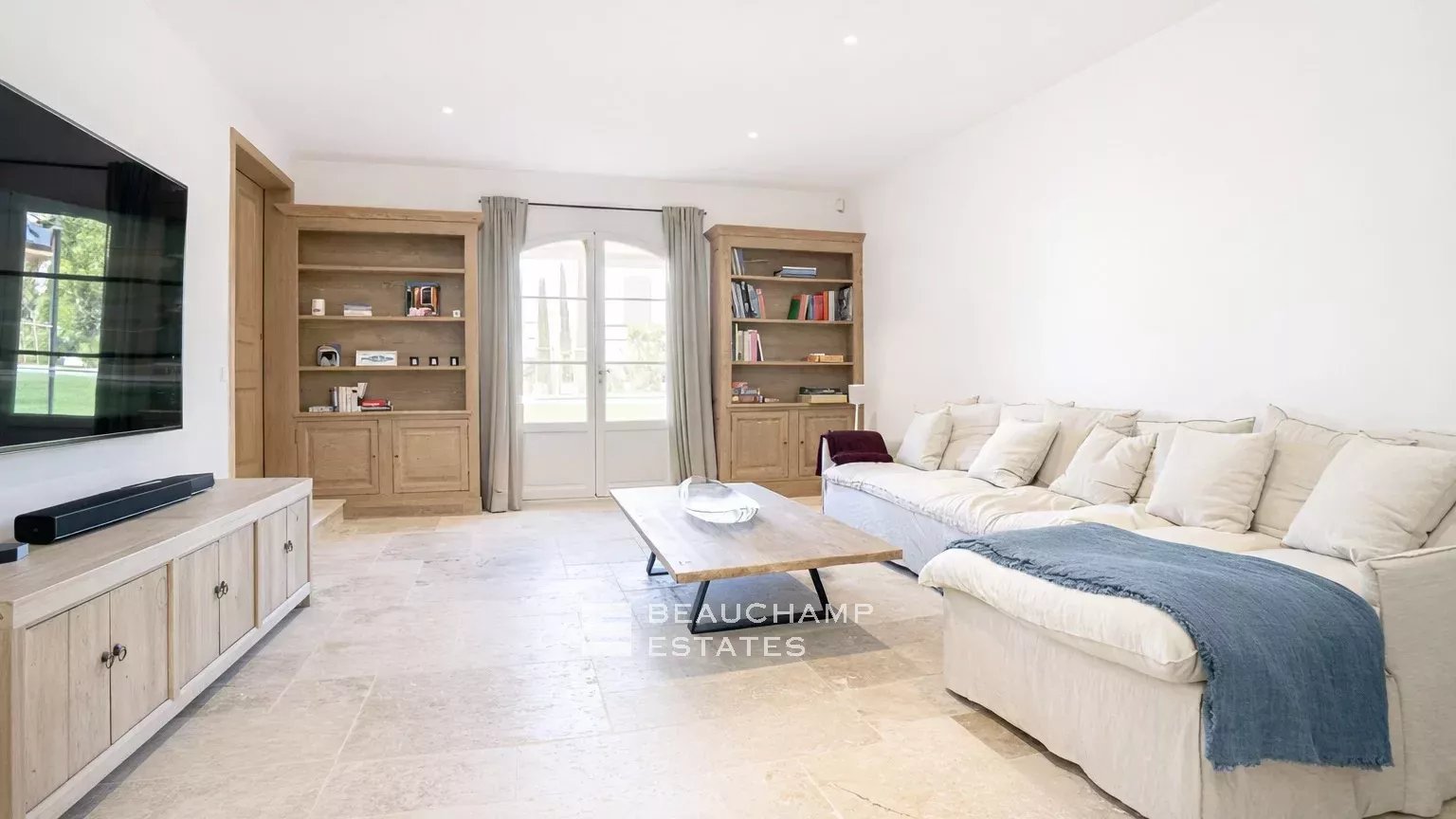 Villa neuve chic à deux pas du centre de Saint-Tropez et de la plage des Canoubiers