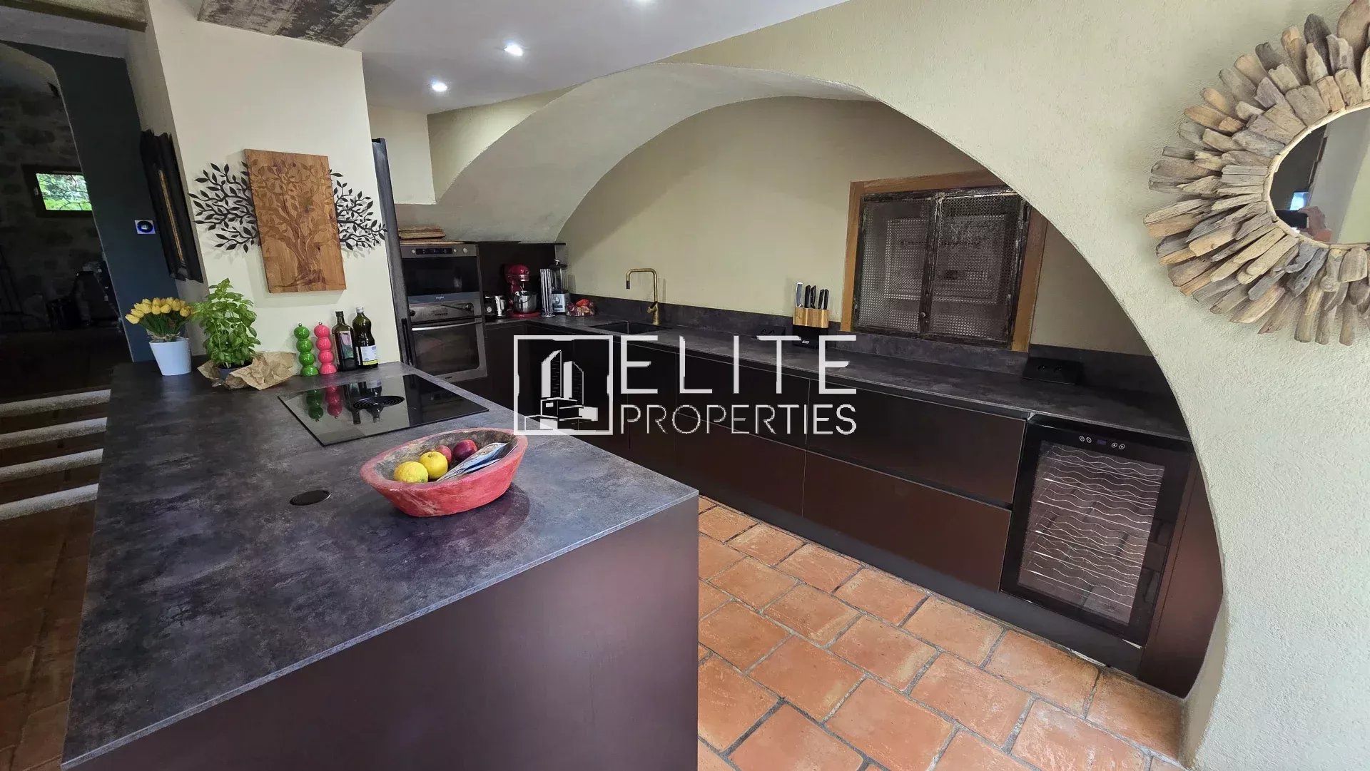 MAISON EN PIERRE 233m² & PISCINE + DÉPENDANCES - GRASSE