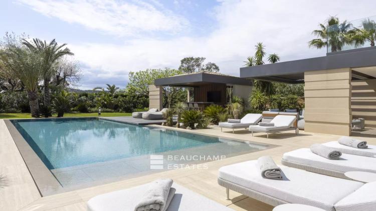 Villa d'architecte neuve au coeur d'un domaine privé à Saint-Tropez