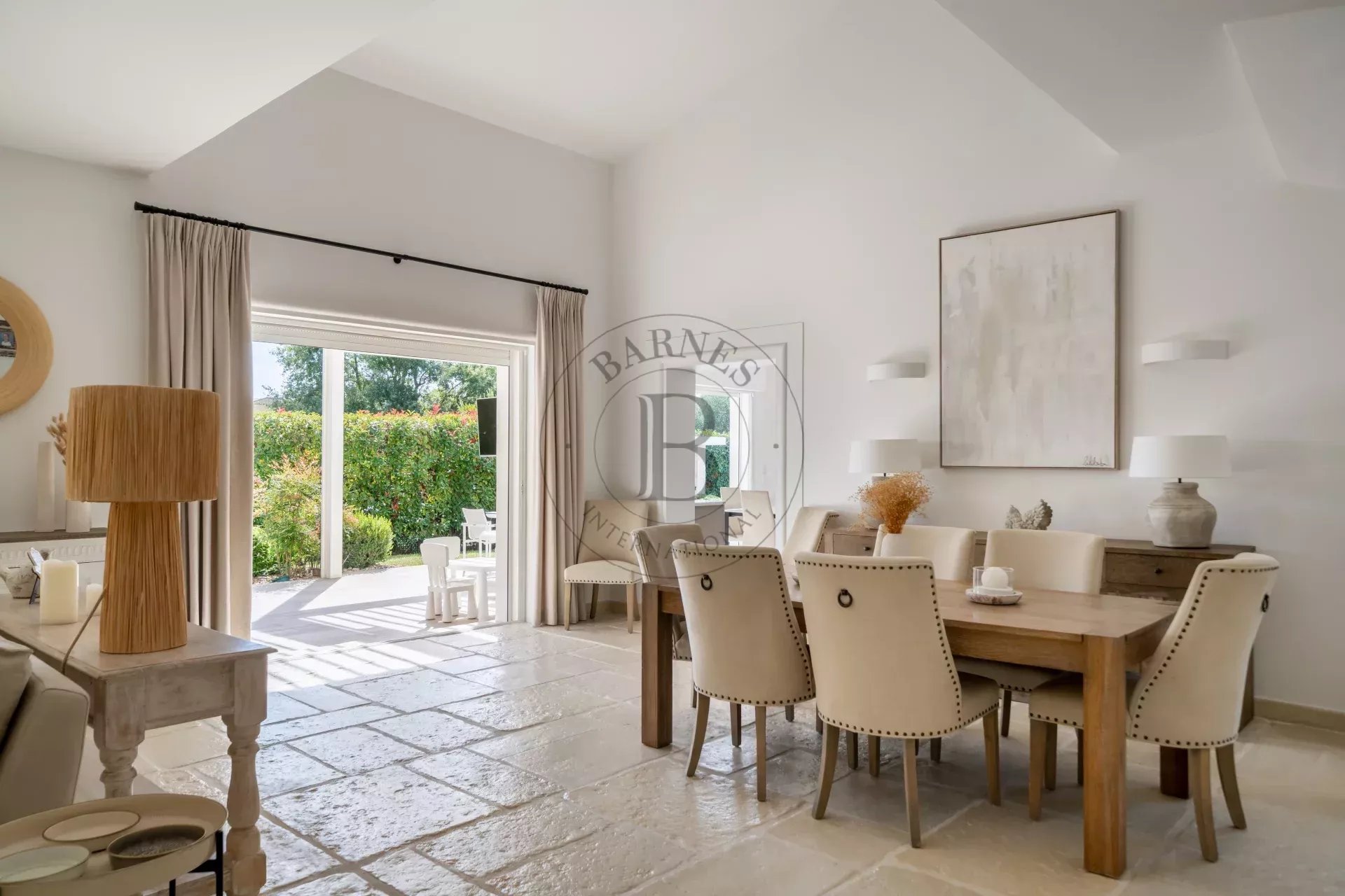 VILLA MOUGINS – VAUMARRE – À QUELQUES MINUTES DU CENTRE